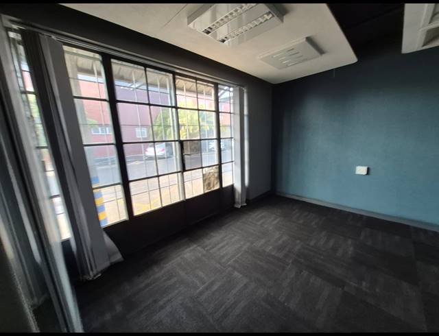 1,111M² WAREHOUSE TO LET IN PAARDEN EILAND